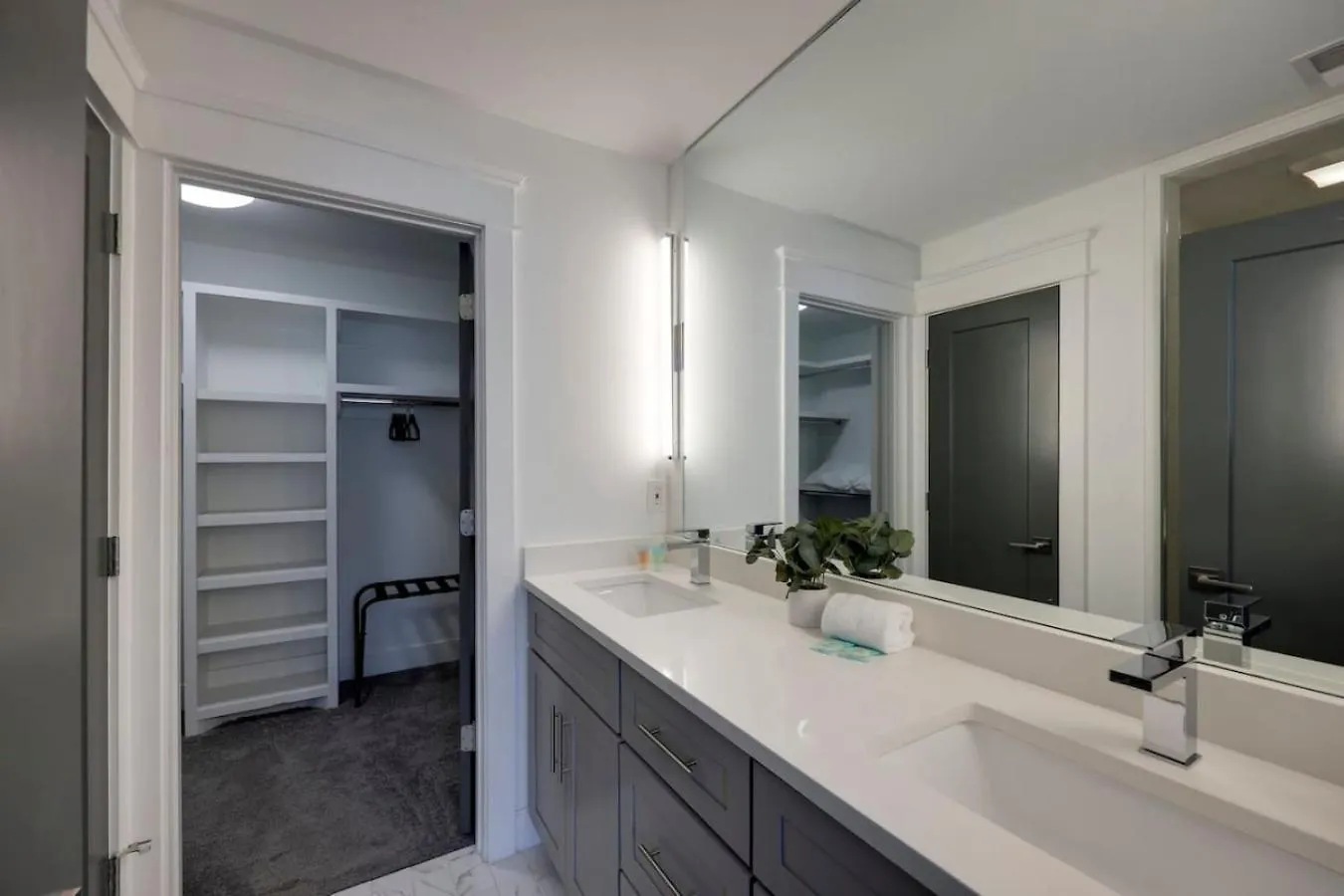 Holiday home Two Side By Side Townhomes West Nashville Luxury